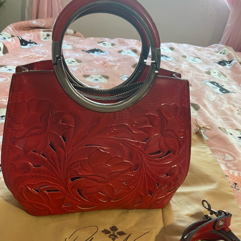 Beautiful electric Red color Patricia Nash Aria Shopper in EUC 😍